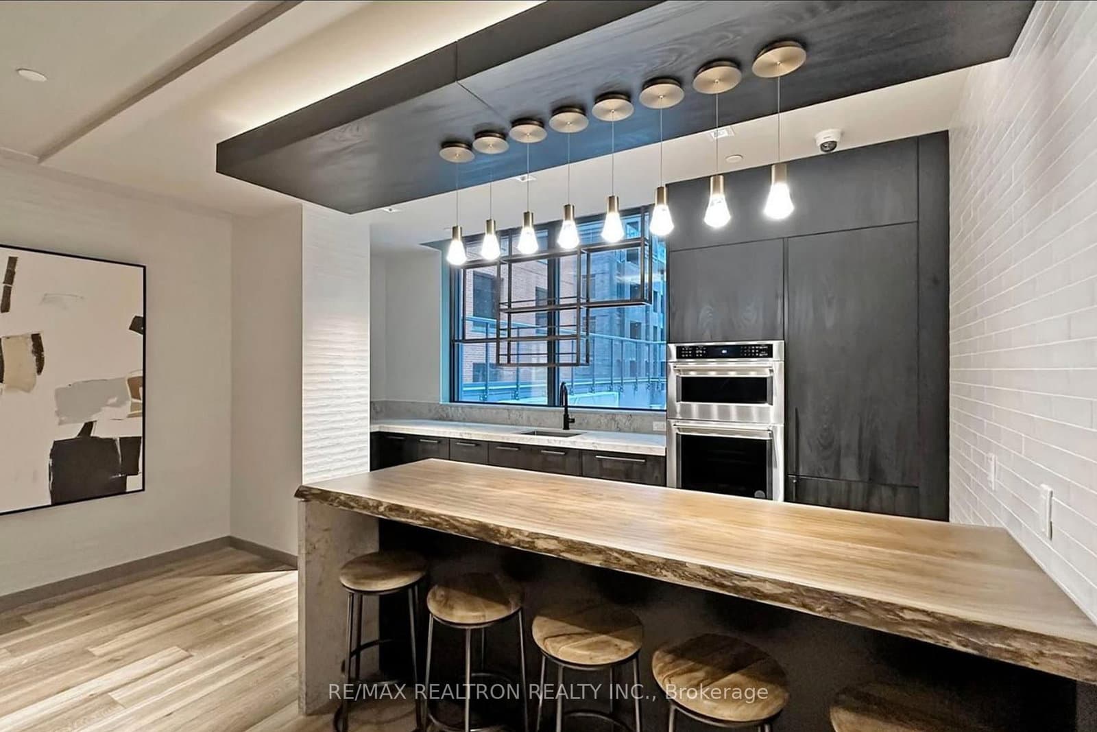 327 King Street W, Unit 4105 thumbnail 38