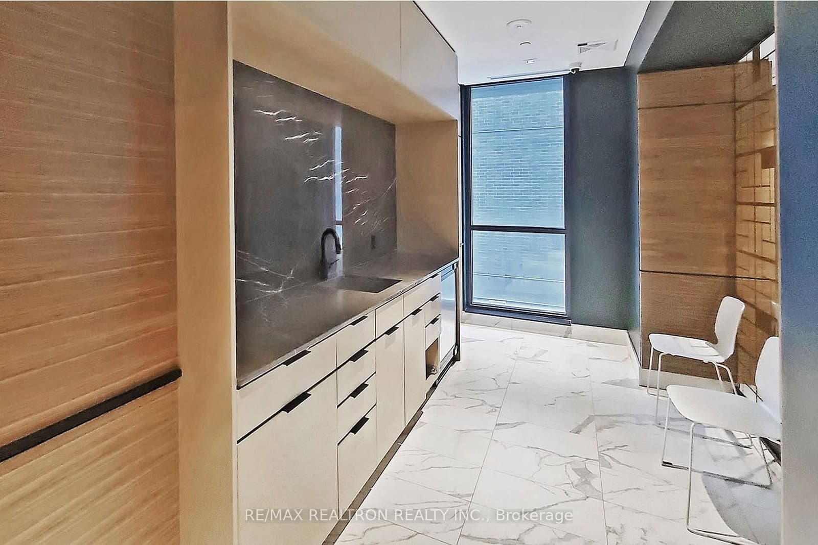 327 King Street W, Unit 4105 thumbnail 41