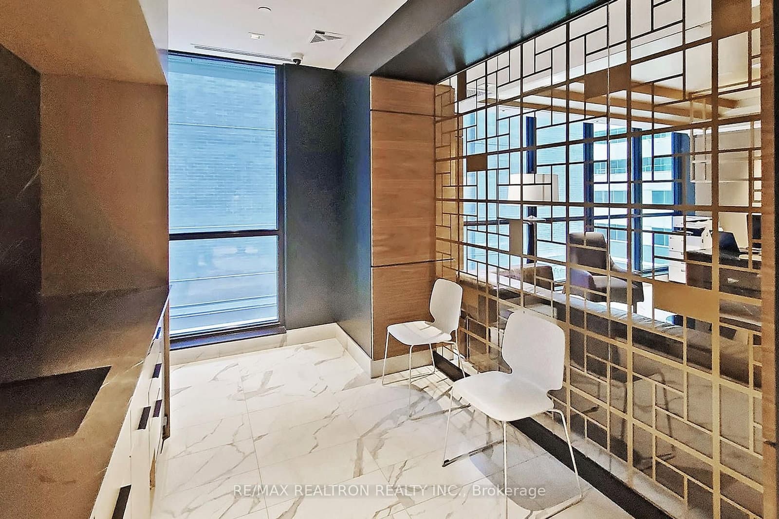 327 King Street W, Unit 4105 thumbnail 42