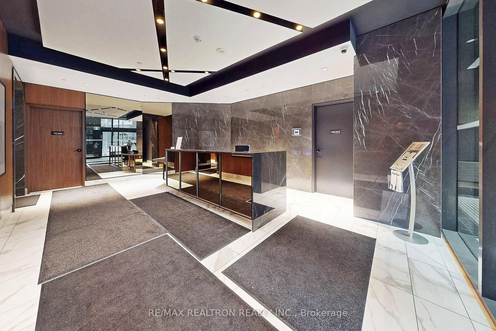 327 King Street W, Unit 4105 thumbnail 8