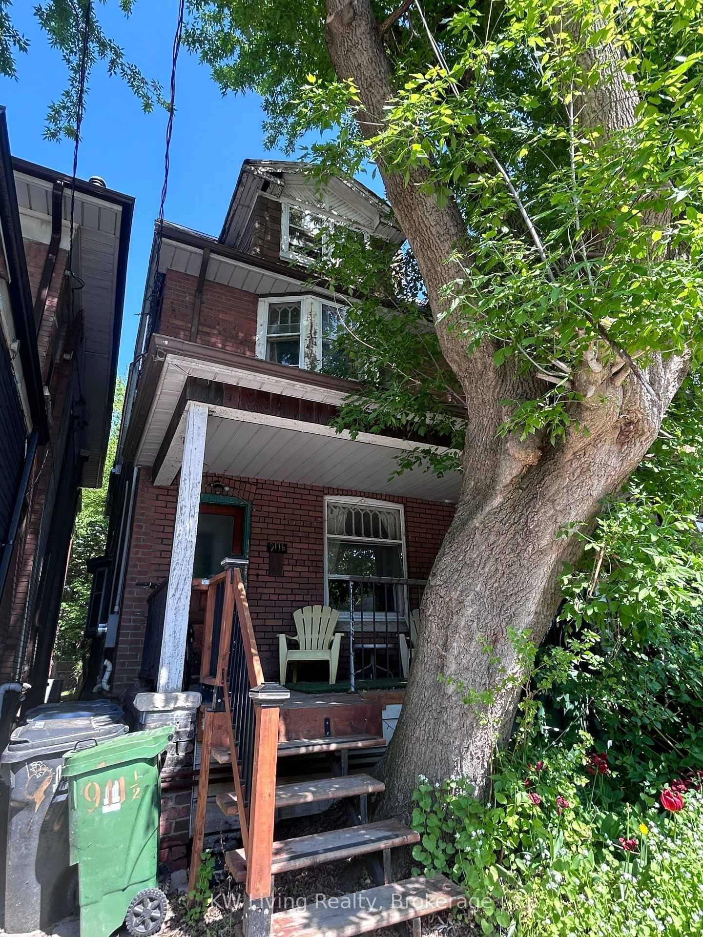 911 1/2 Bathurst Street - Image 1