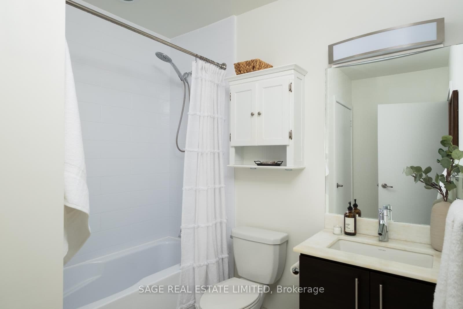 58 Orchard View Boulevard, Unit 313 thumbnail 14