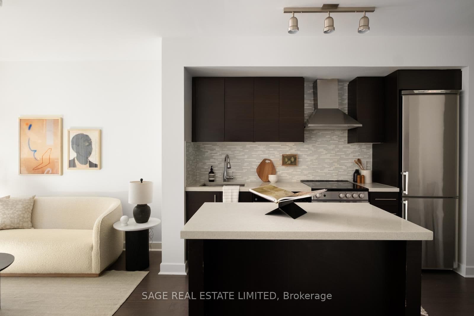 58 Orchard View Boulevard, Unit 313 thumbnail 2