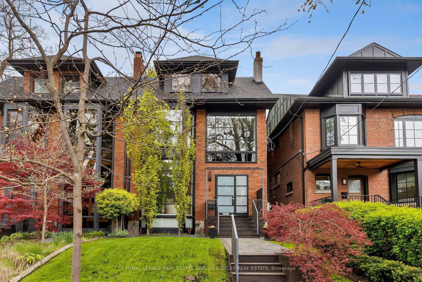 28 Roxborough Street W - Image 1