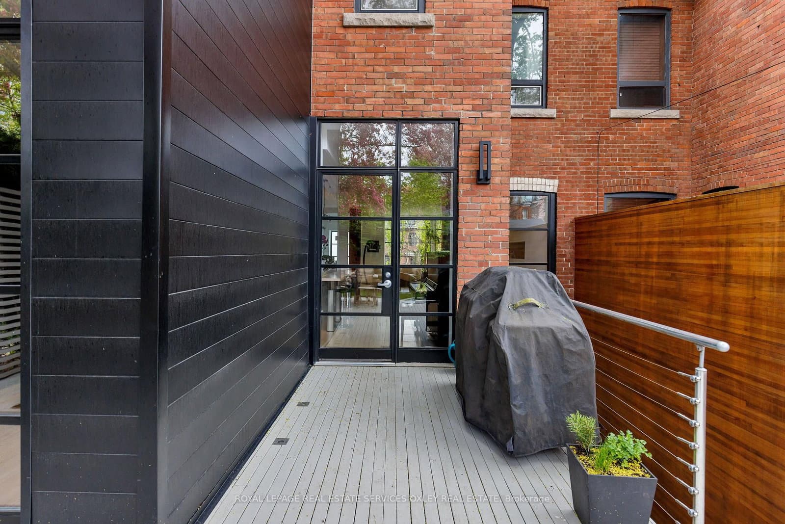 28 Roxborough Street W thumbnail 12