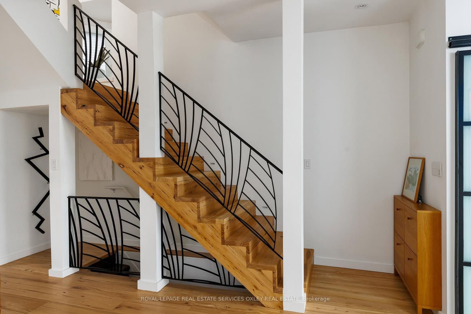 28 Roxborough Street W thumbnail 14