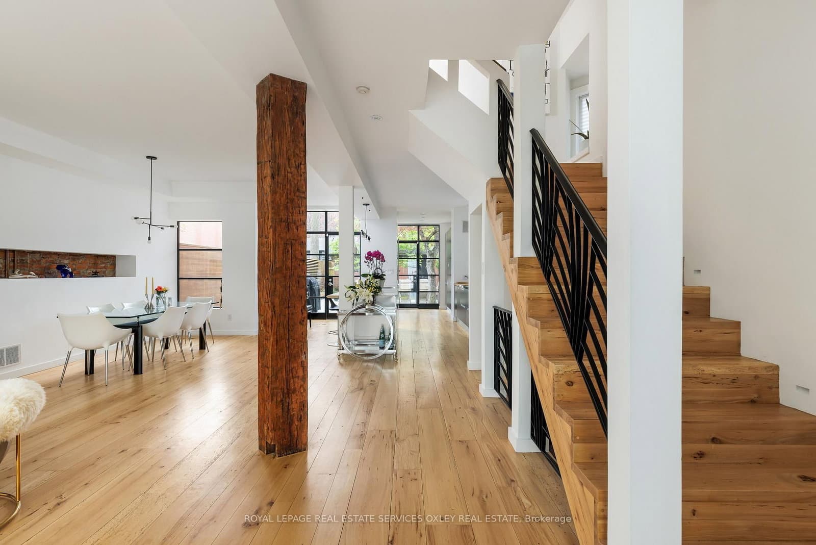 28 Roxborough Street W thumbnail 2
