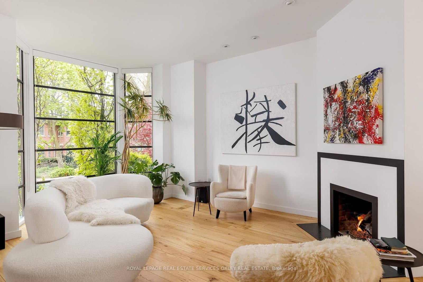 28 Roxborough Street W thumbnail 3