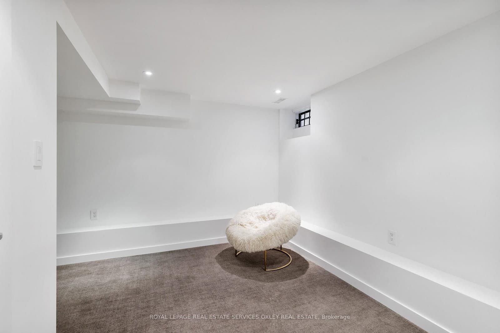 28 Roxborough Street W thumbnail 34