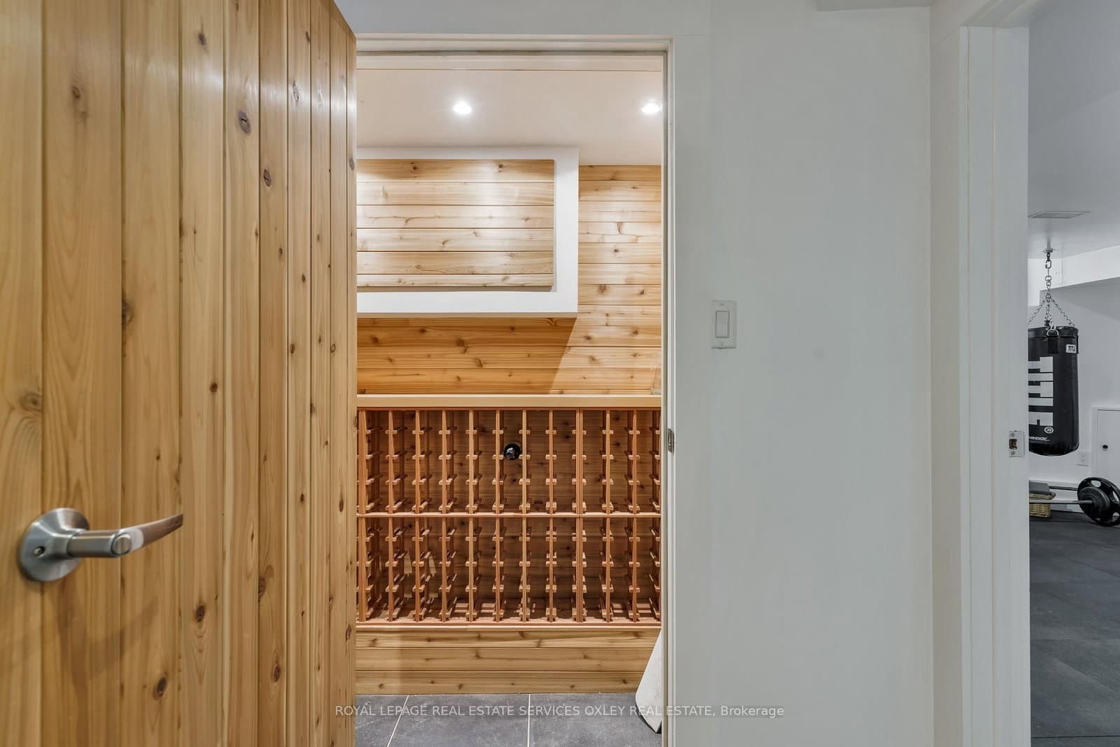 28 Roxborough Street W thumbnail 37
