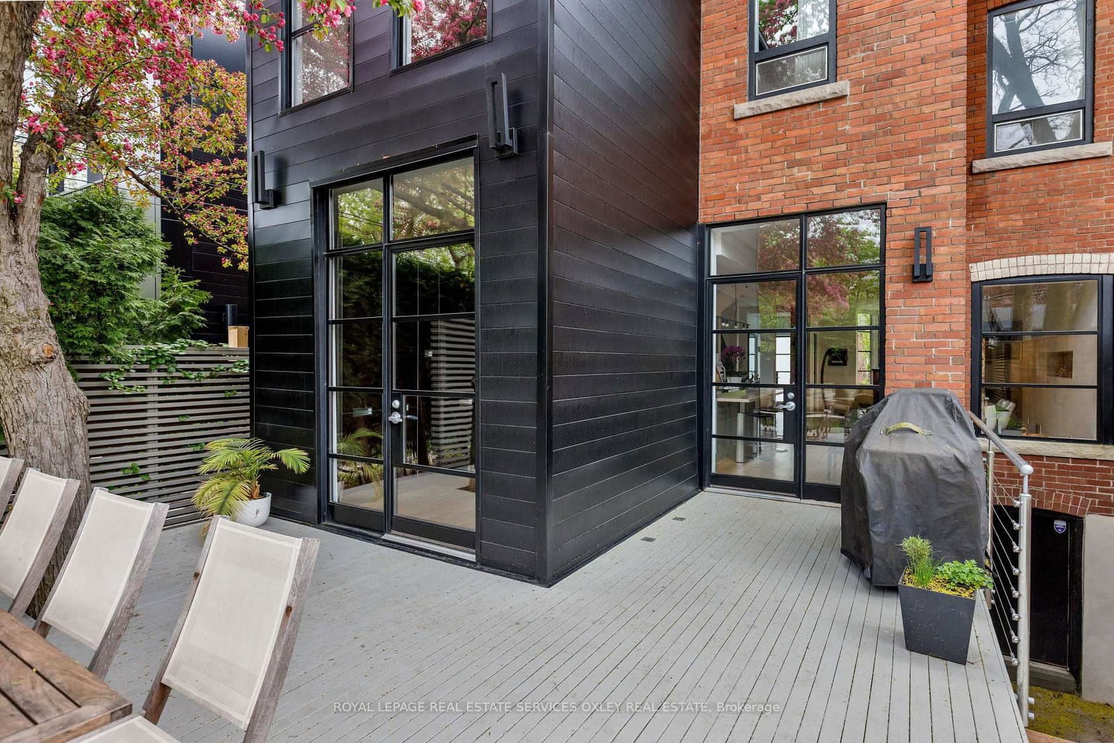 28 Roxborough Street W thumbnail 38
