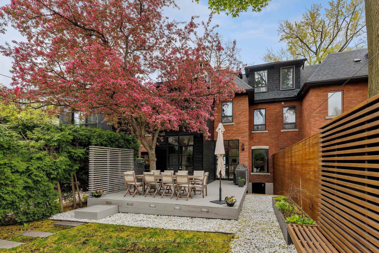 28 Roxborough Street W thumbnail 42