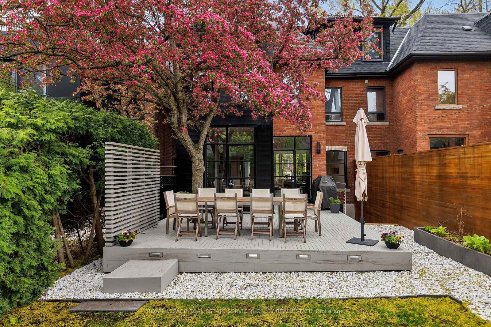 28 Roxborough Street W thumbnail 43