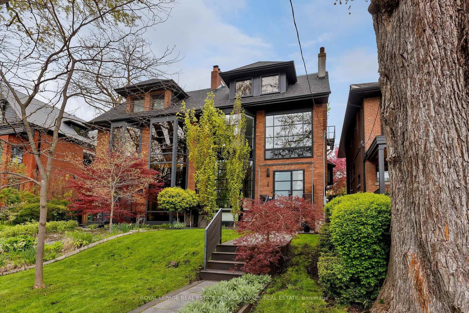 28 Roxborough Street W thumbnail 44