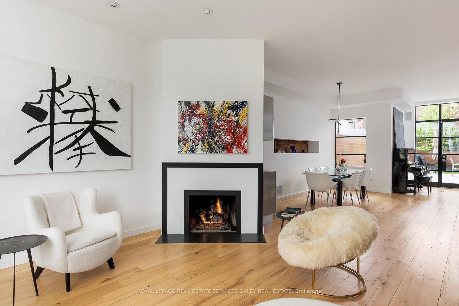 28 Roxborough Street W thumbnail 5