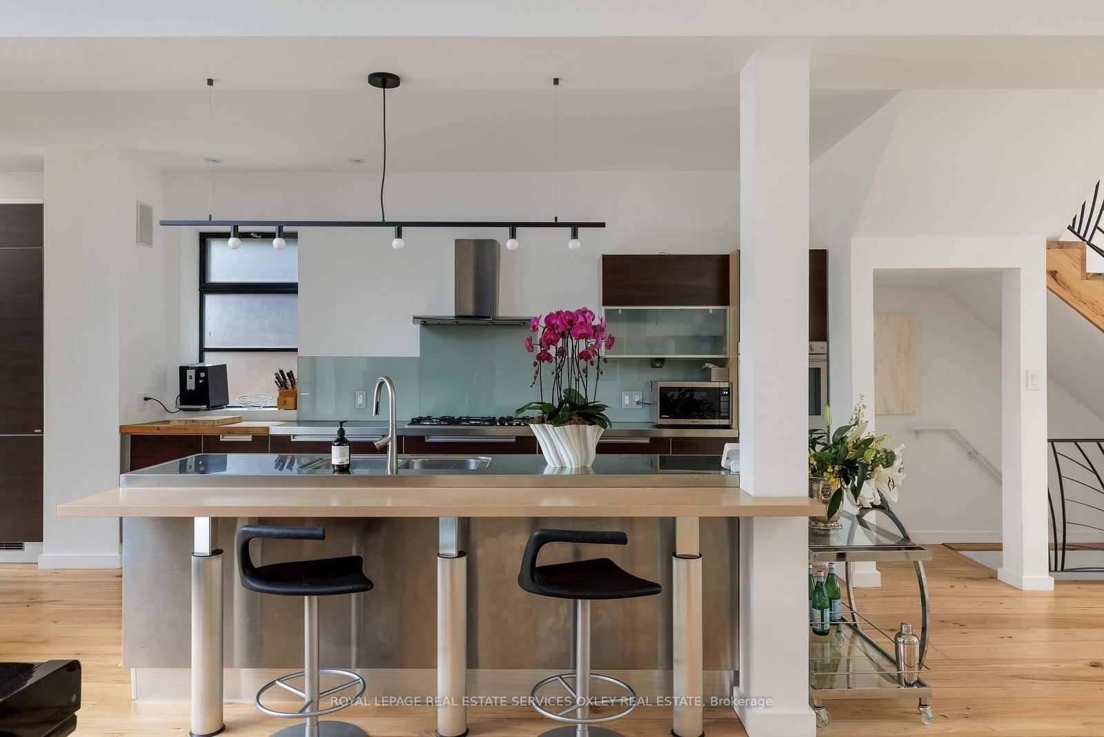 28 Roxborough Street W thumbnail 9