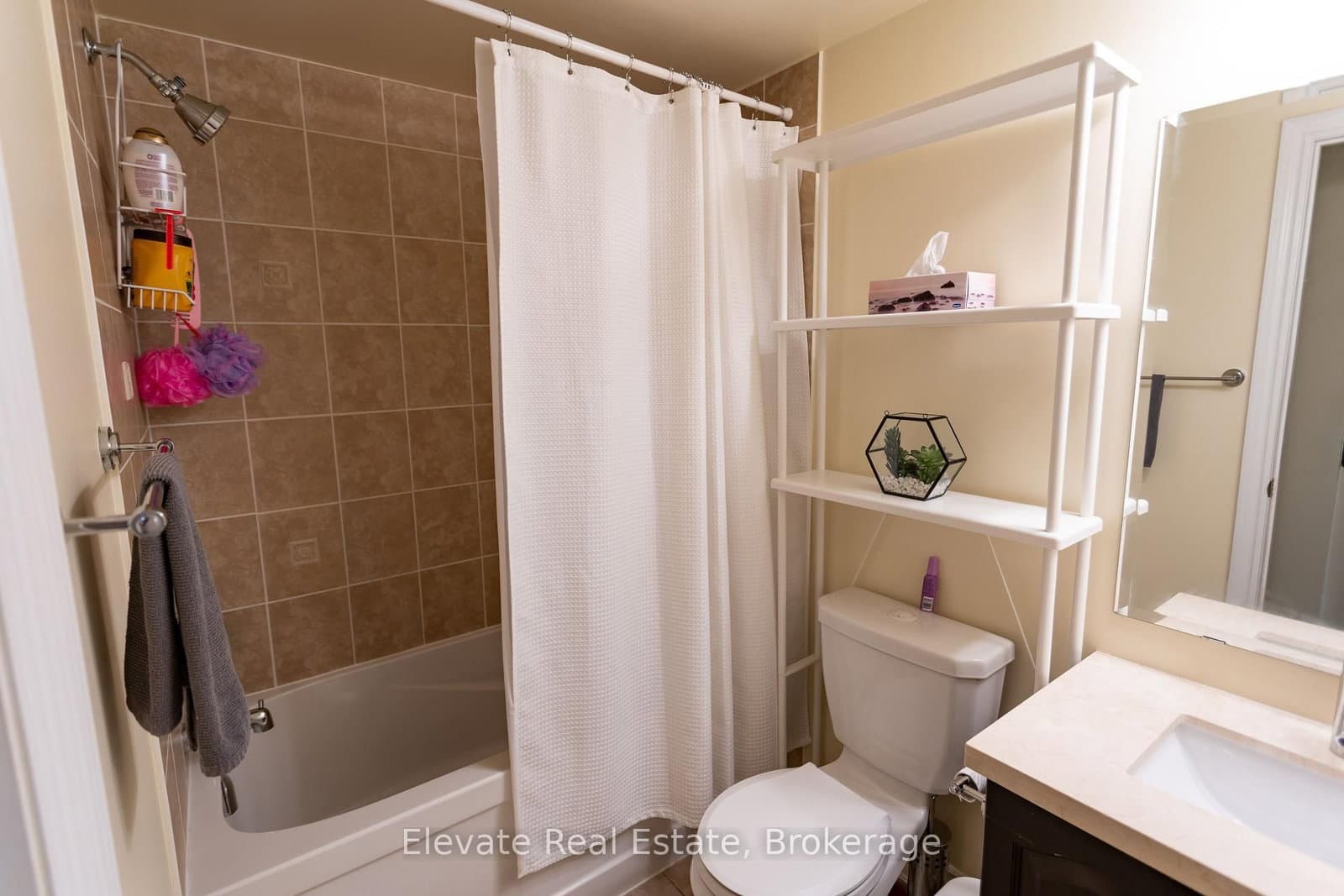 1 Hargrave Lane, Unit 1 thumbnail 13
