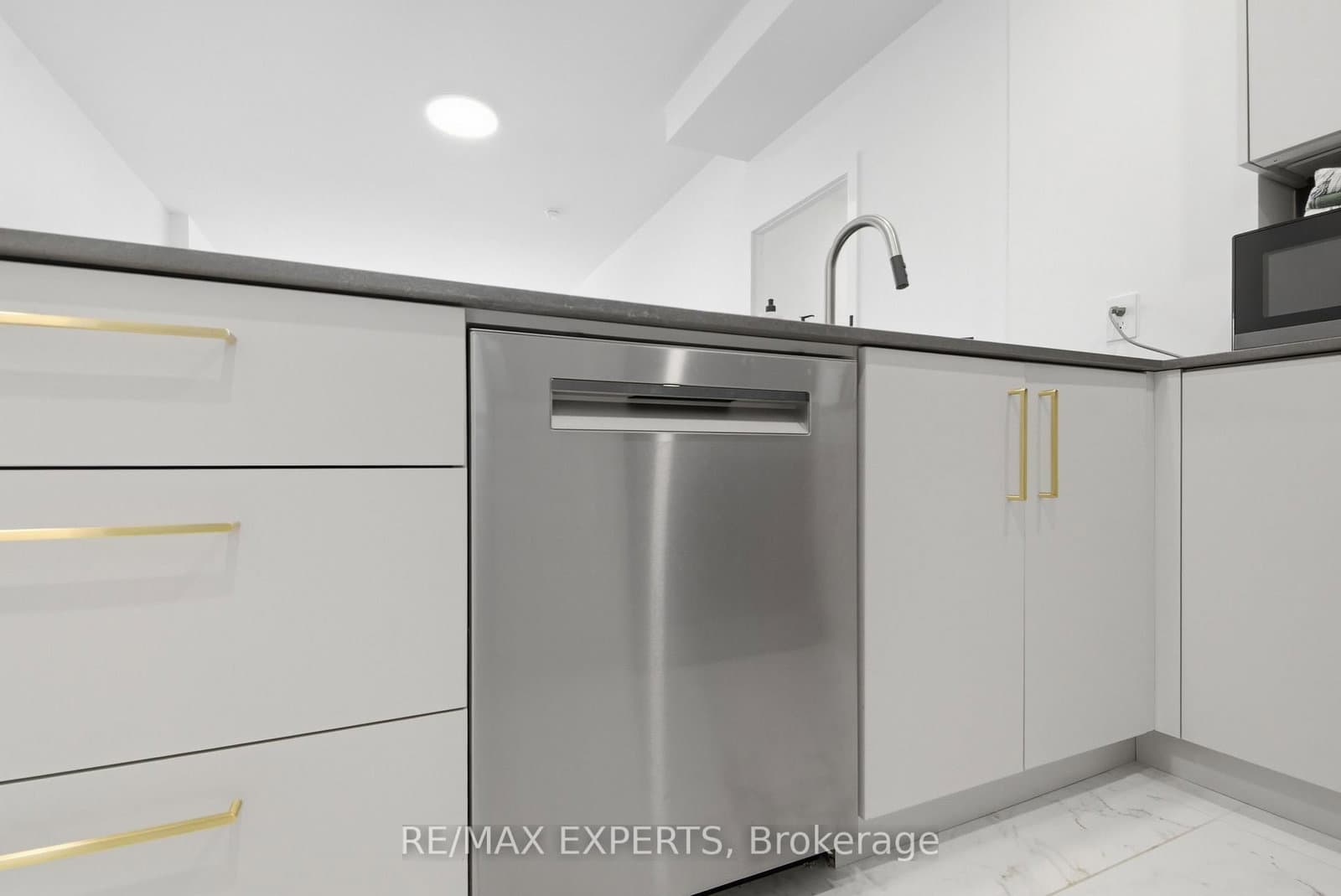208 Queens Quay W, Unit 2211 thumbnail 10