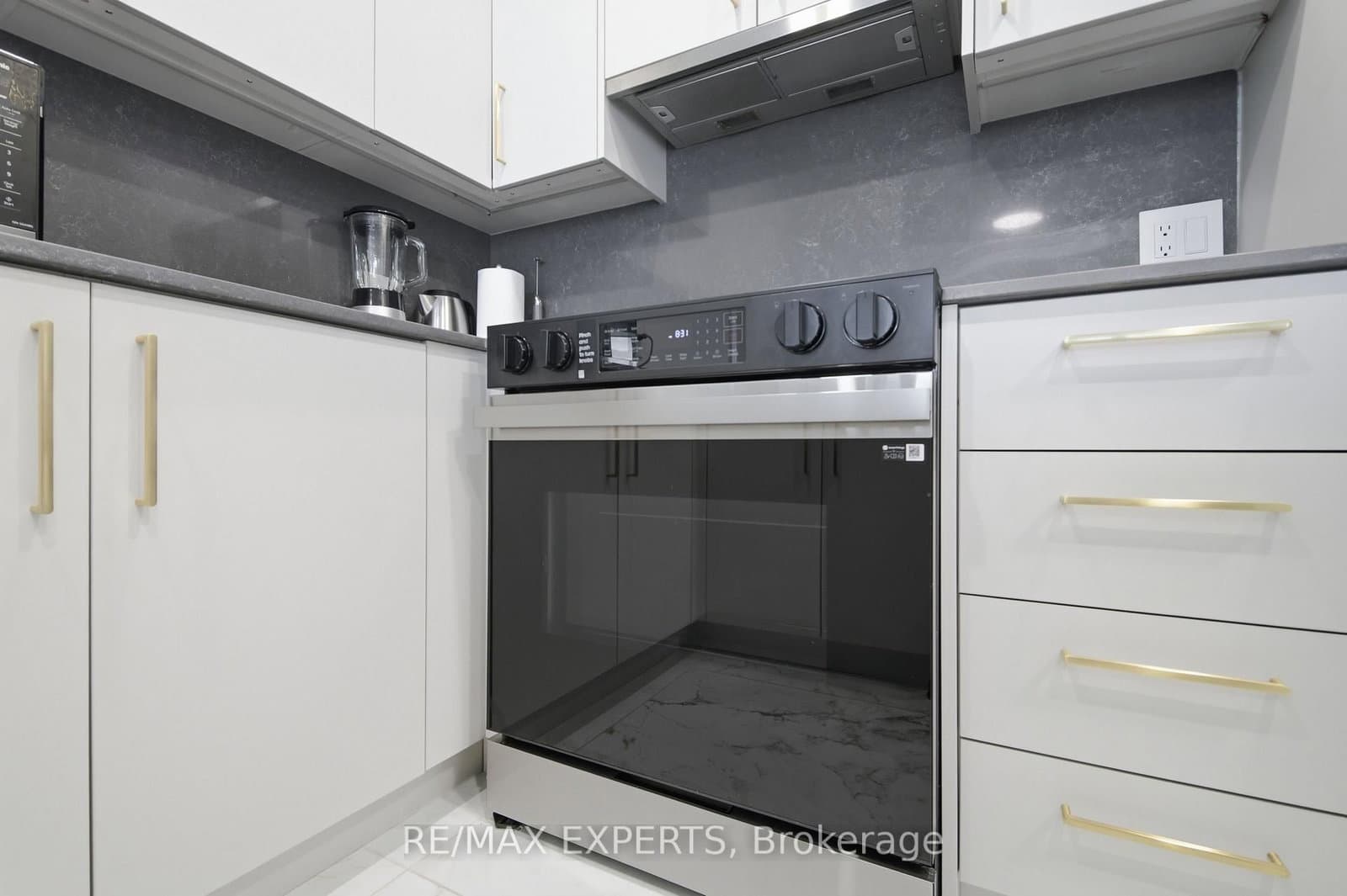 208 Queens Quay W, Unit 2211 thumbnail 11