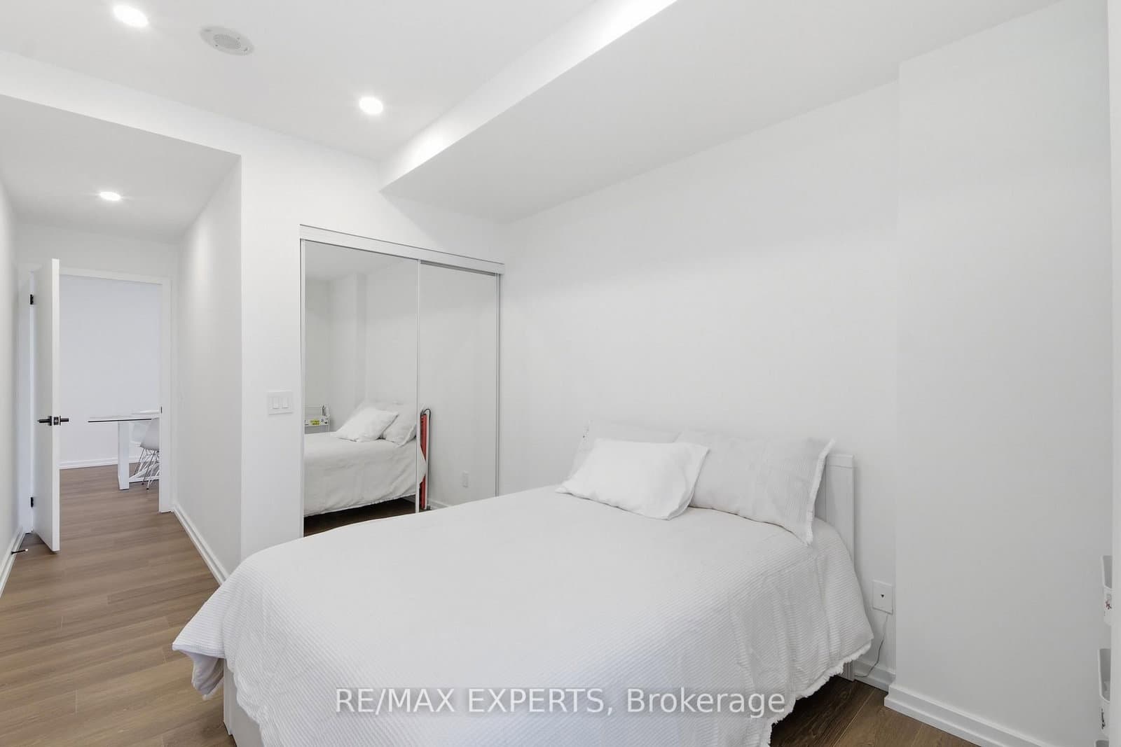 208 Queens Quay W, Unit 2211 thumbnail 16
