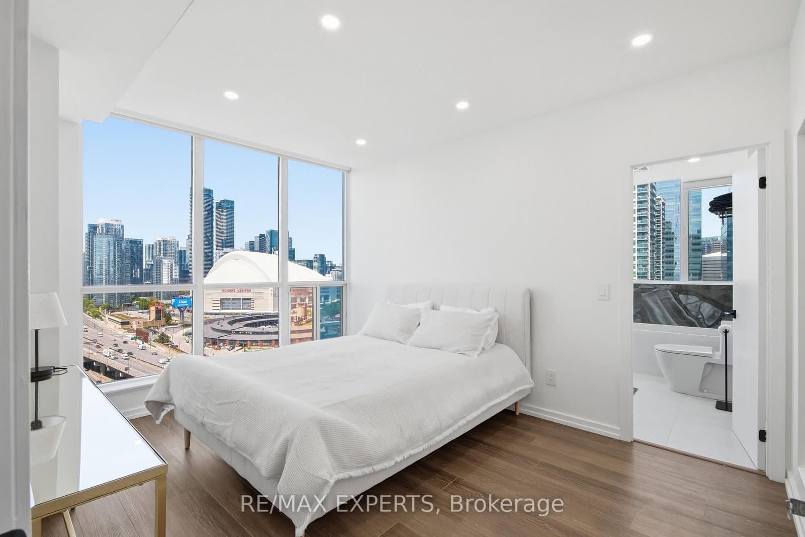 208 Queens Quay W, Unit 2211 thumbnail 17