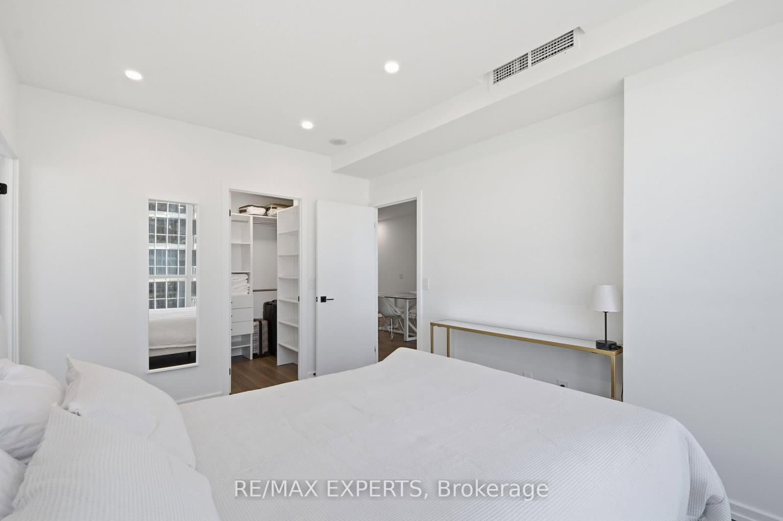 208 Queens Quay W, Unit 2211 thumbnail 18