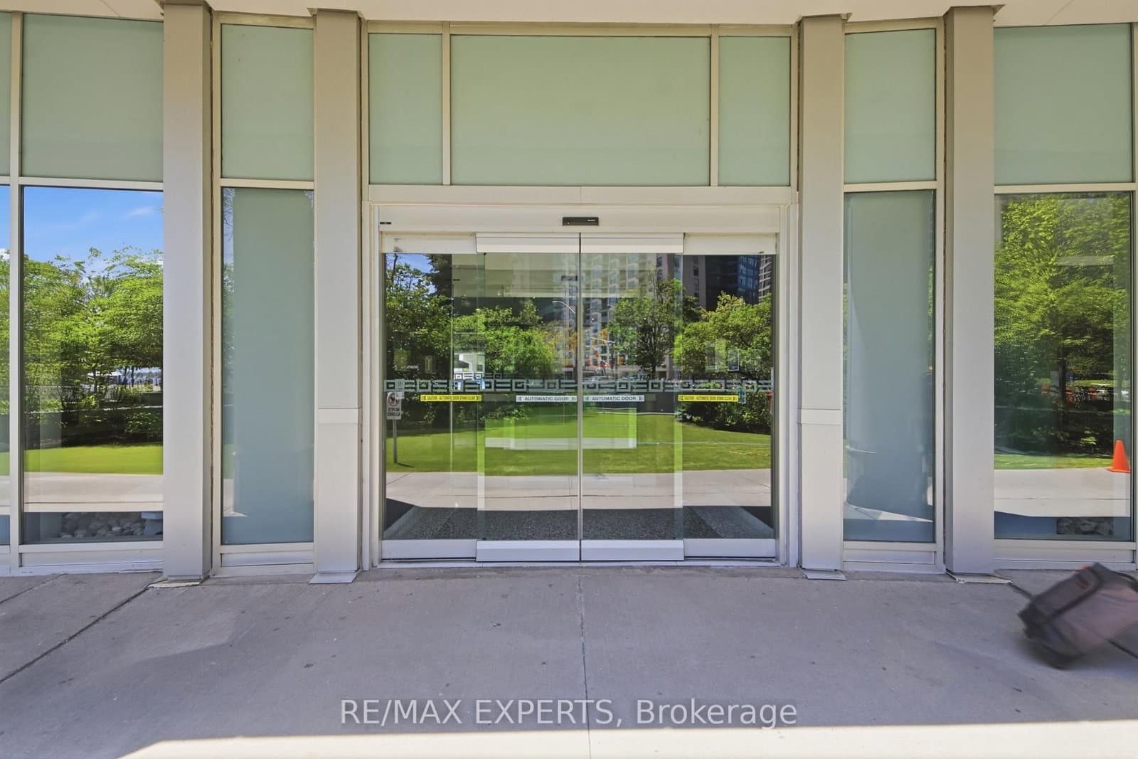 208 Queens Quay W, Unit 2211 thumbnail 3