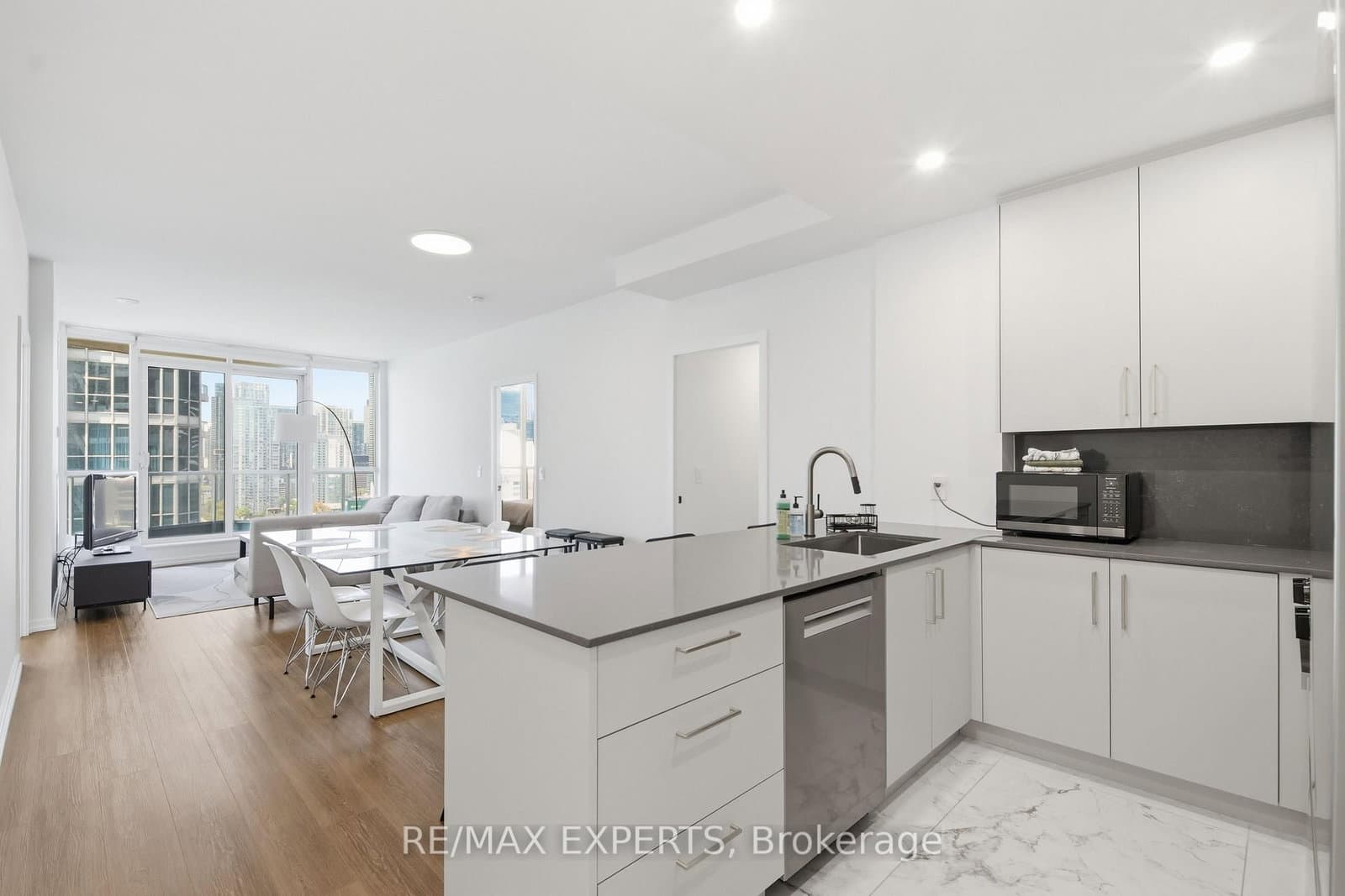 208 Queens Quay W, Unit 2211 thumbnail 8