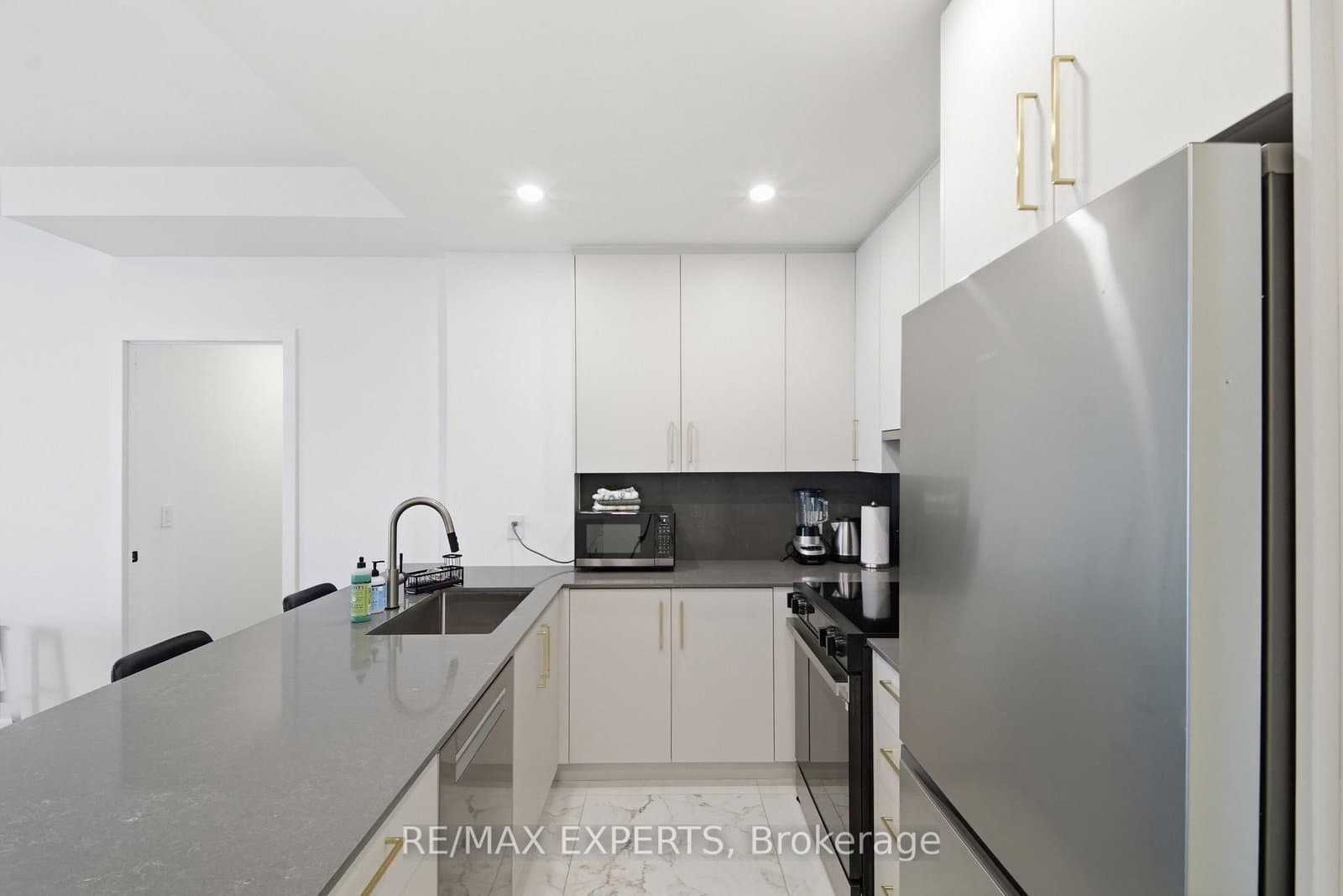 208 Queens Quay W, Unit 2211 thumbnail 9