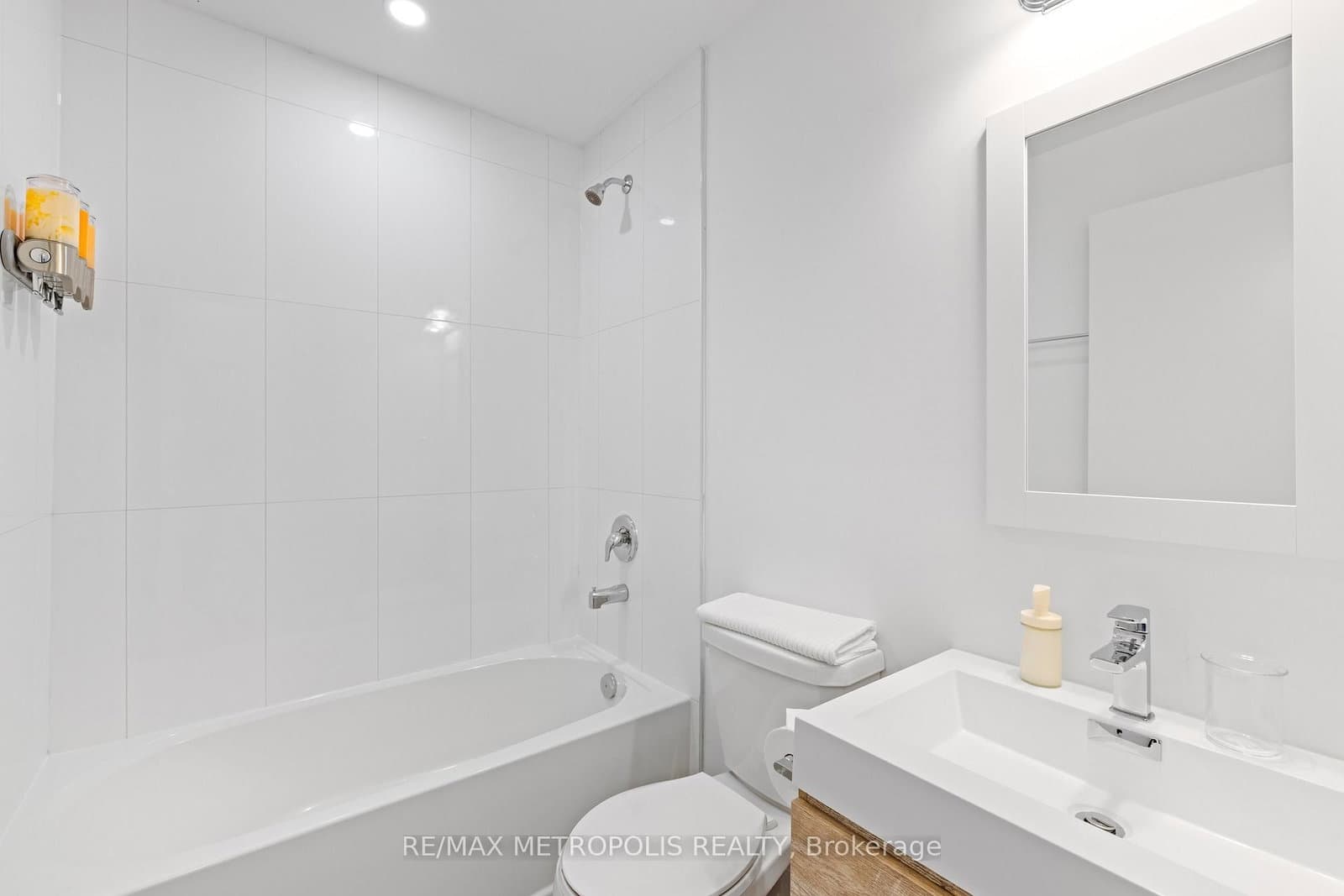 449 Lansdowne Avenue thumbnail 11