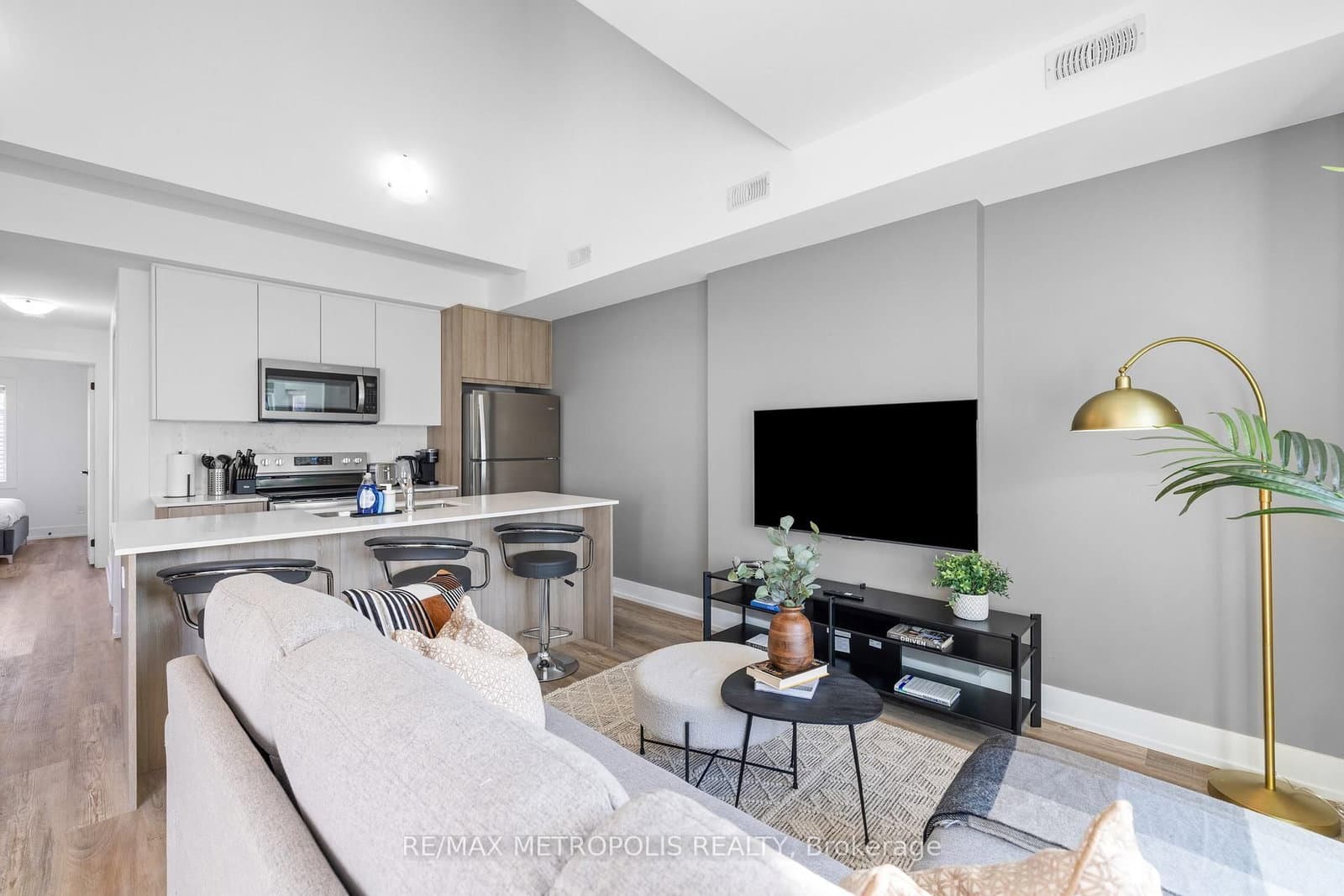449 Lansdowne Avenue thumbnail 3