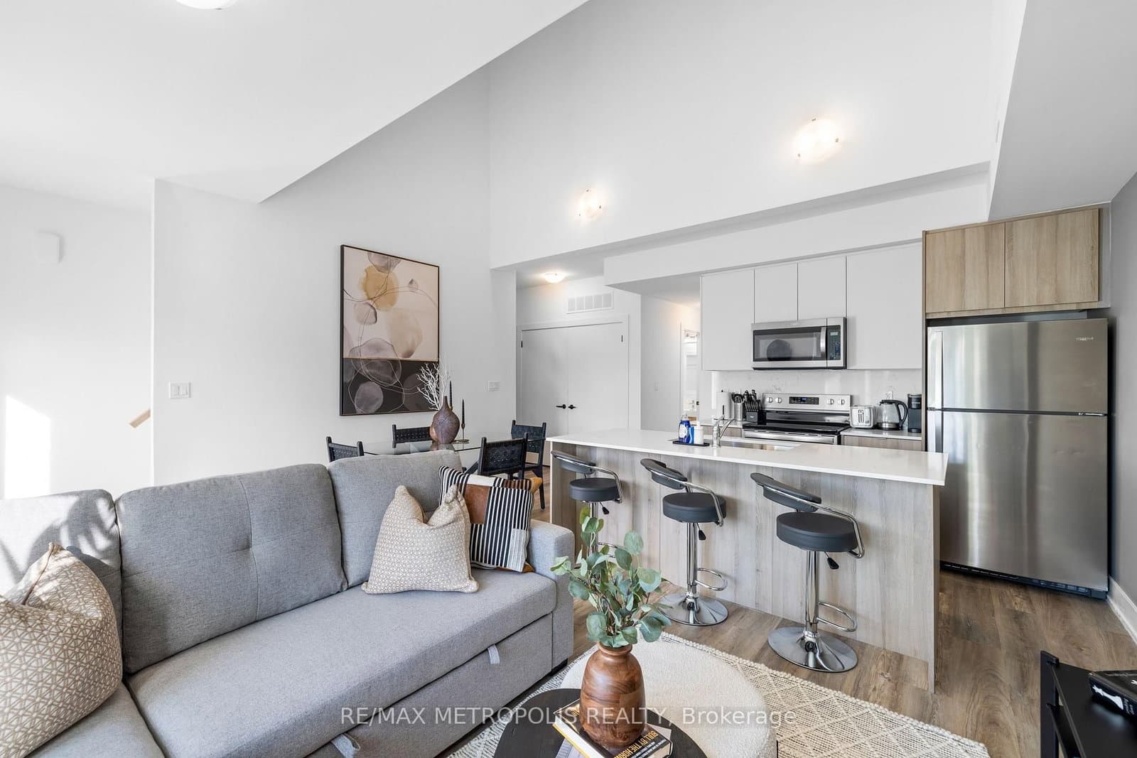449 Lansdowne Avenue thumbnail 4
