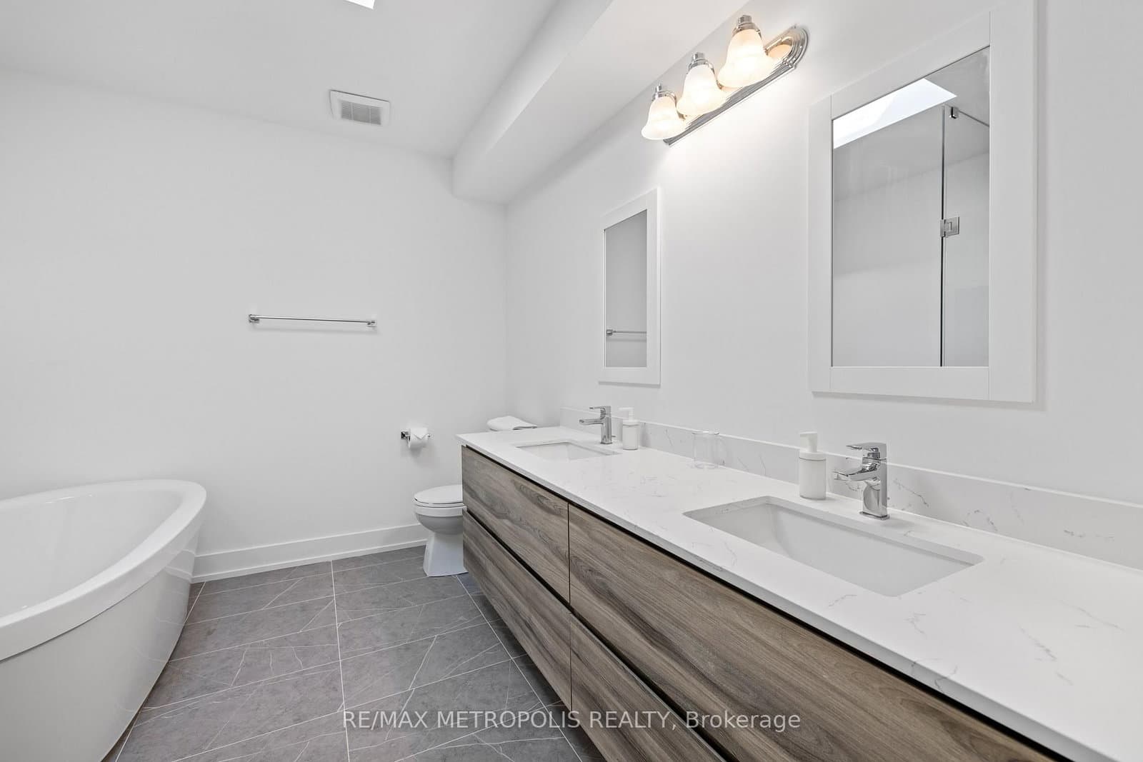 449 Lansdowne Avenue thumbnail 7