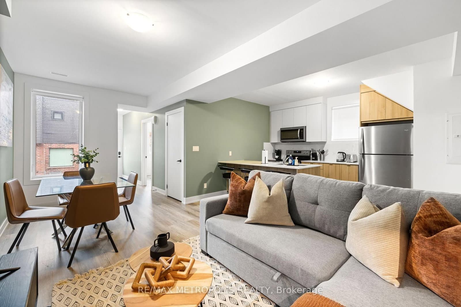 447 Lansdowne Avenue thumbnail 13