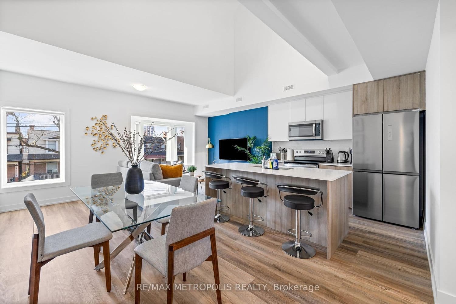 447 Lansdowne Avenue thumbnail 2