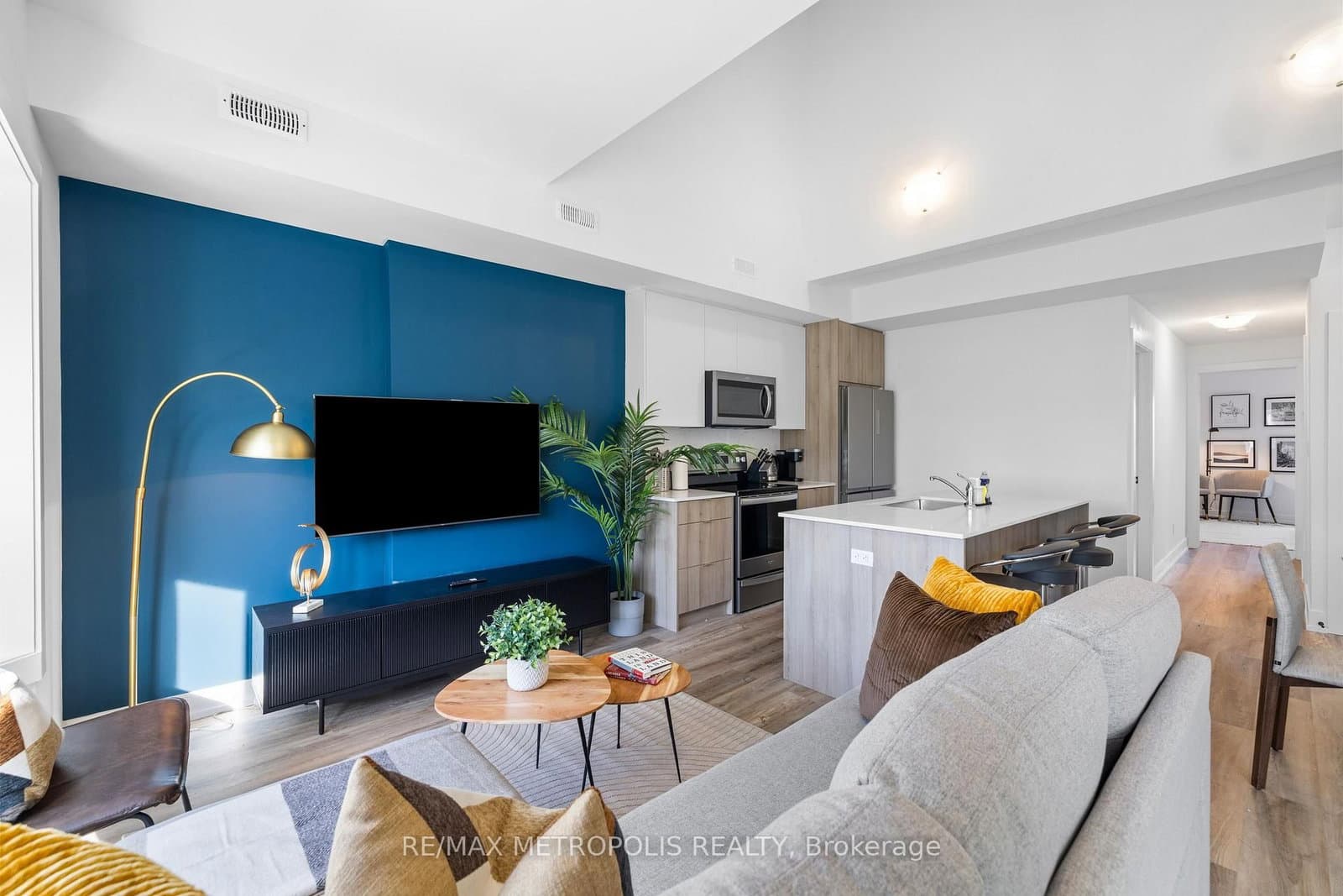 447 Lansdowne Avenue thumbnail 3