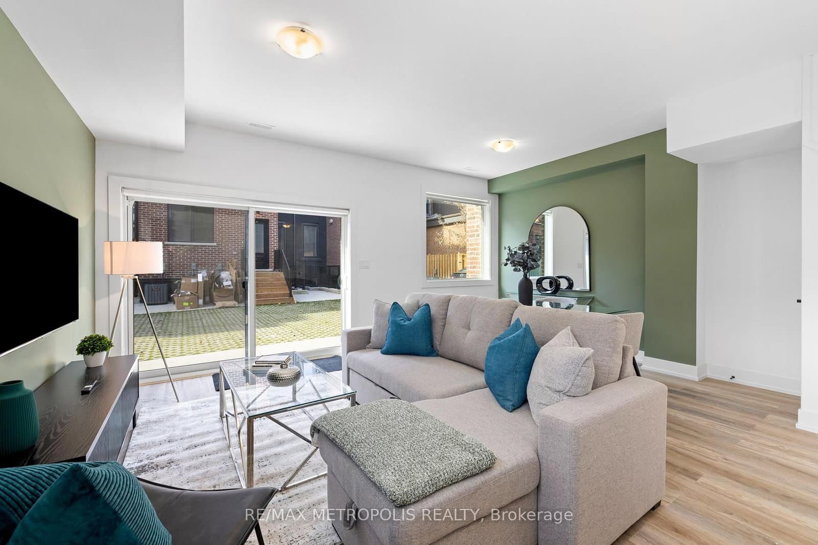 447 Lansdowne Avenue thumbnail 31
