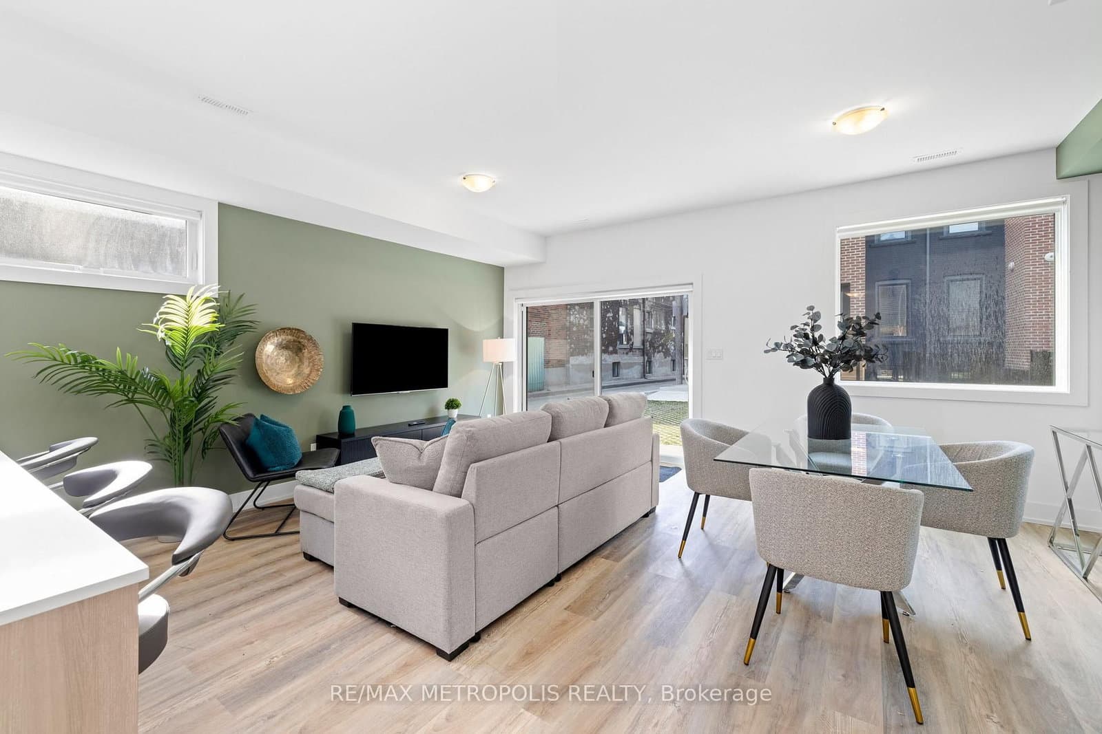 447 Lansdowne Avenue thumbnail 32