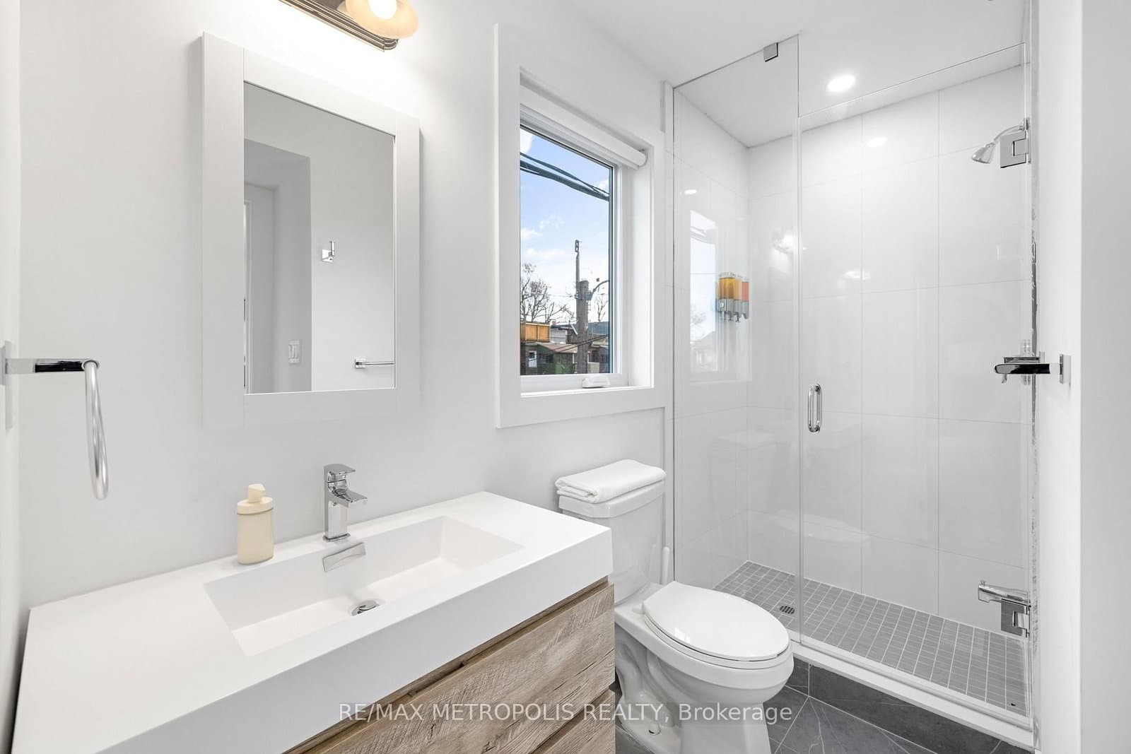 447 Lansdowne Avenue thumbnail 45