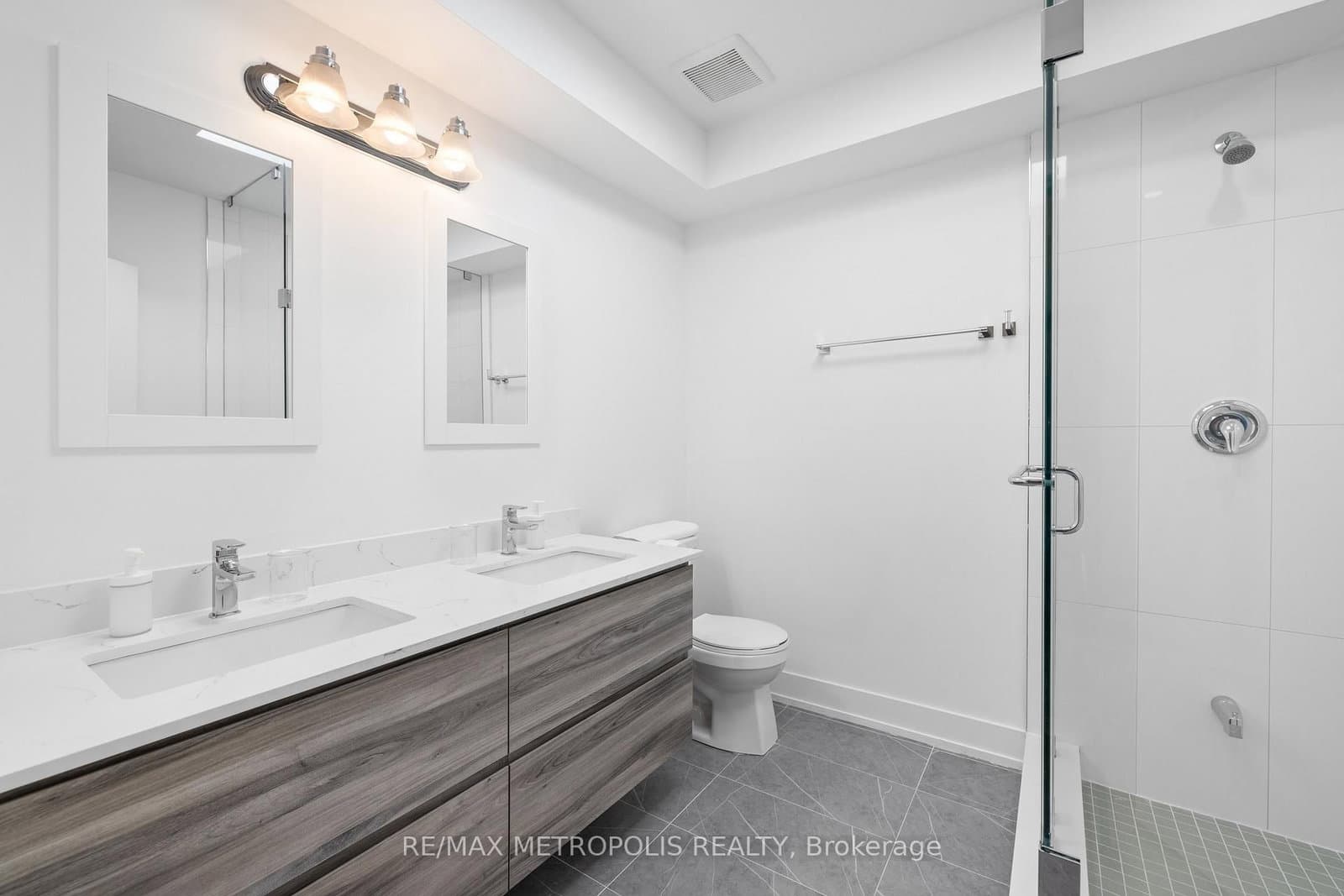 447 Lansdowne Avenue thumbnail 9
