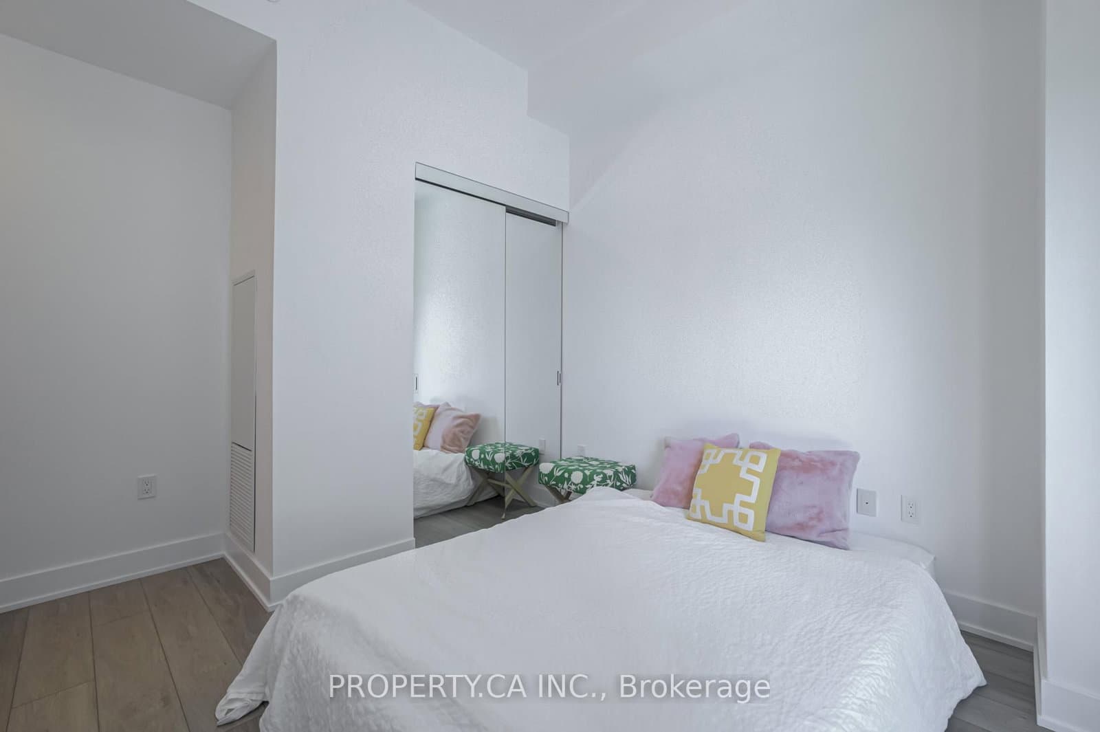 2 Teagarden Court N, Unit 102 thumbnail 17