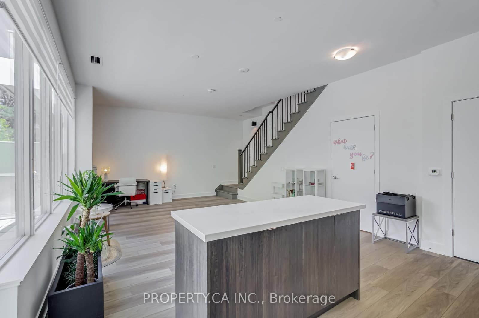 2 Teagarden Court N, Unit 102 thumbnail 3