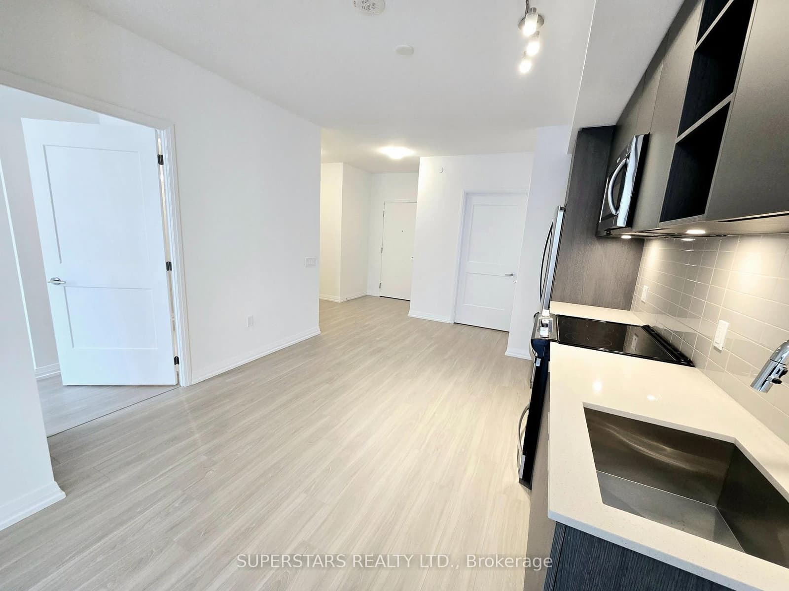 50 Dunfield Avenue, Unit 814 thumbnail 12