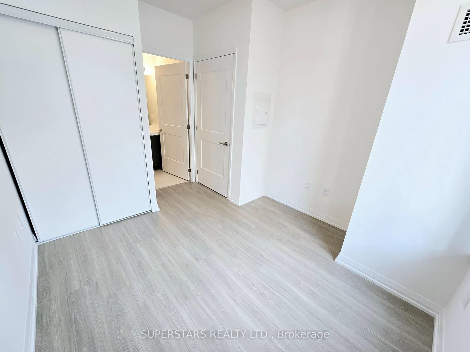 50 Dunfield Avenue, Unit 814 thumbnail 16