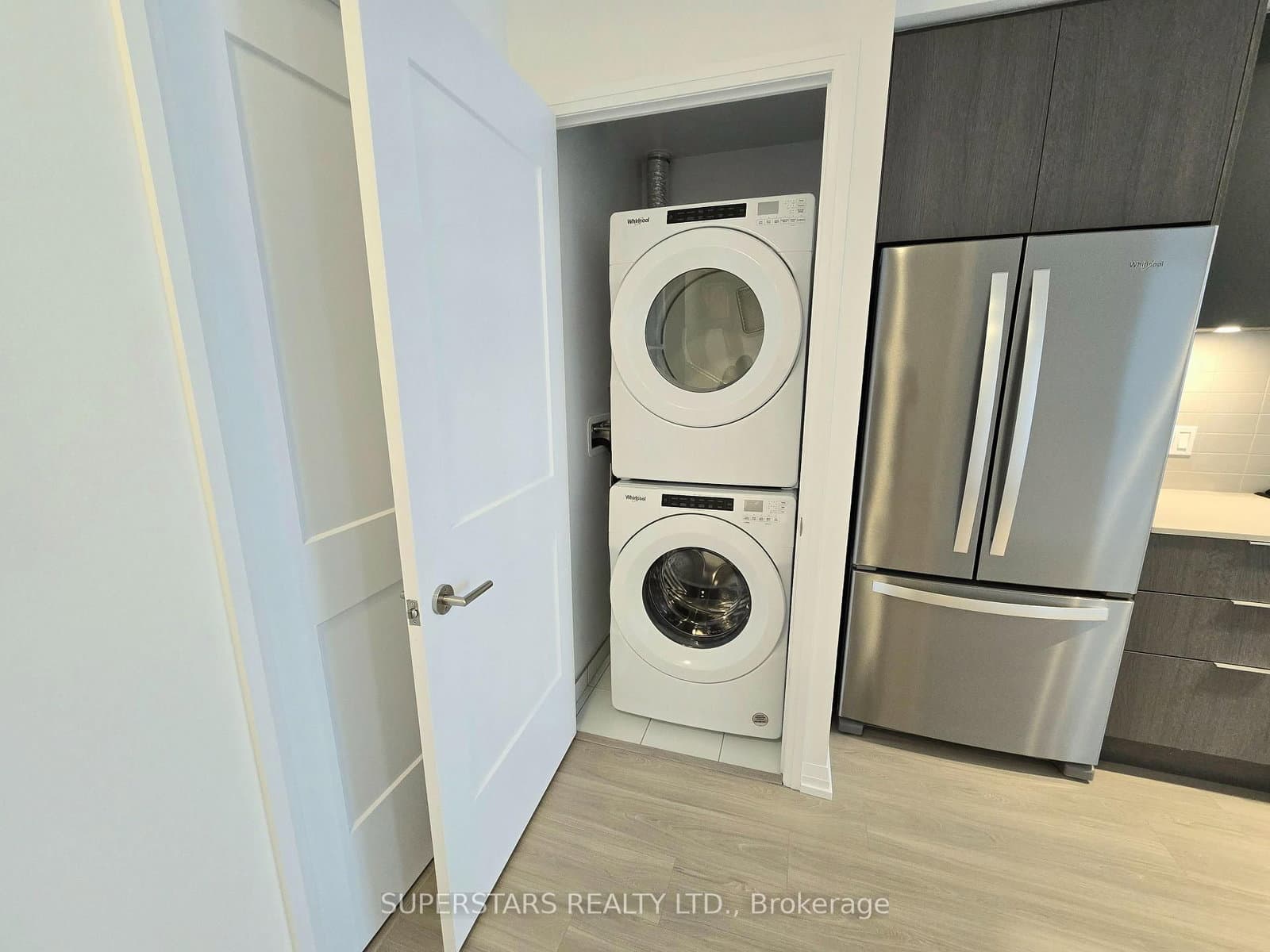 50 Dunfield Avenue, Unit 814 thumbnail 18