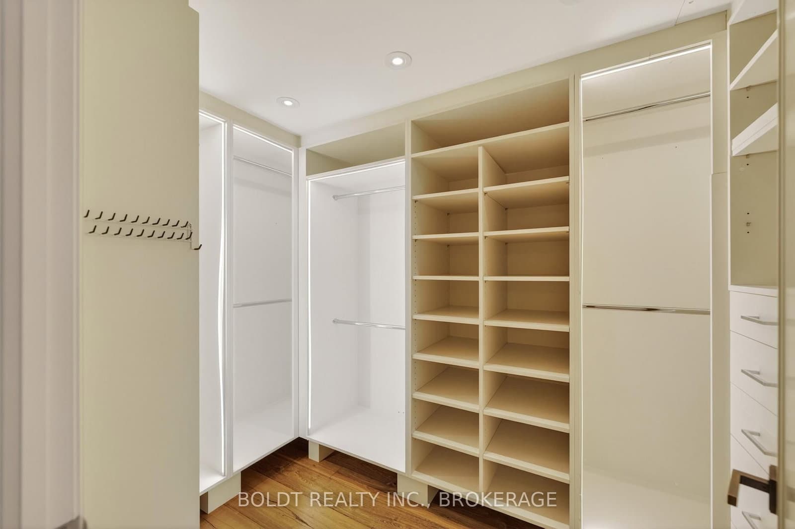 181 Davenport Road, Unit 702 thumbnail 37