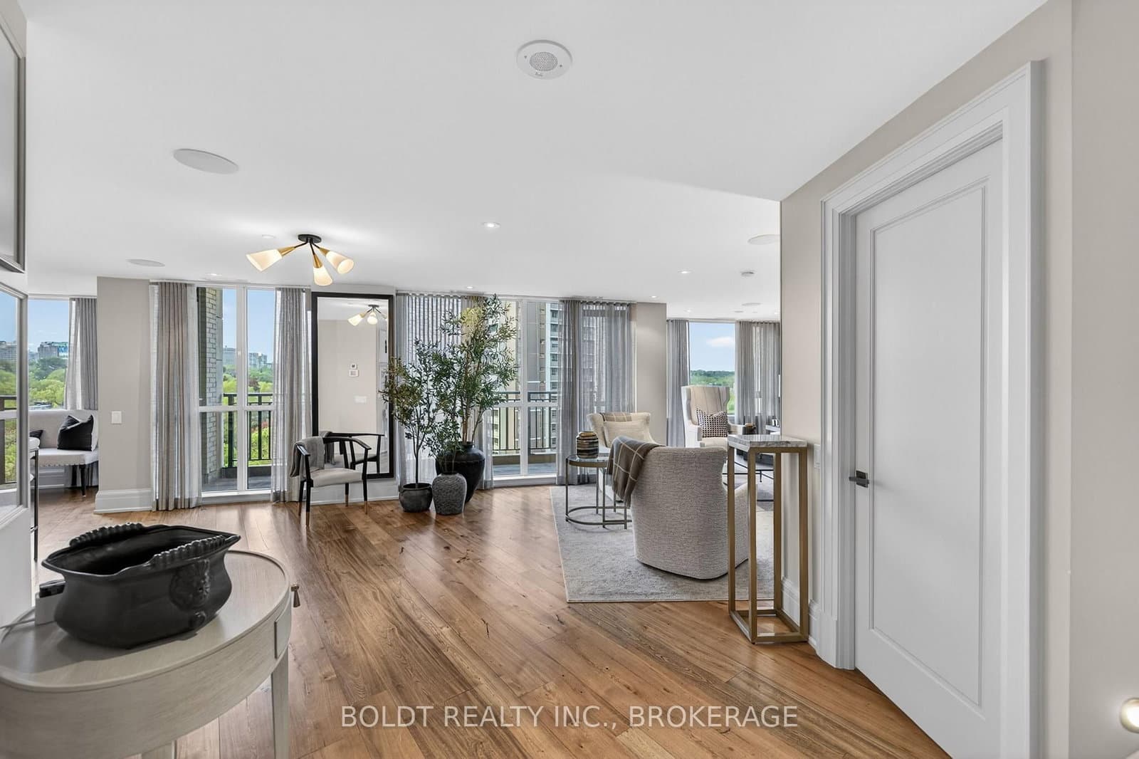 181 Davenport Road, Unit 702 thumbnail 4