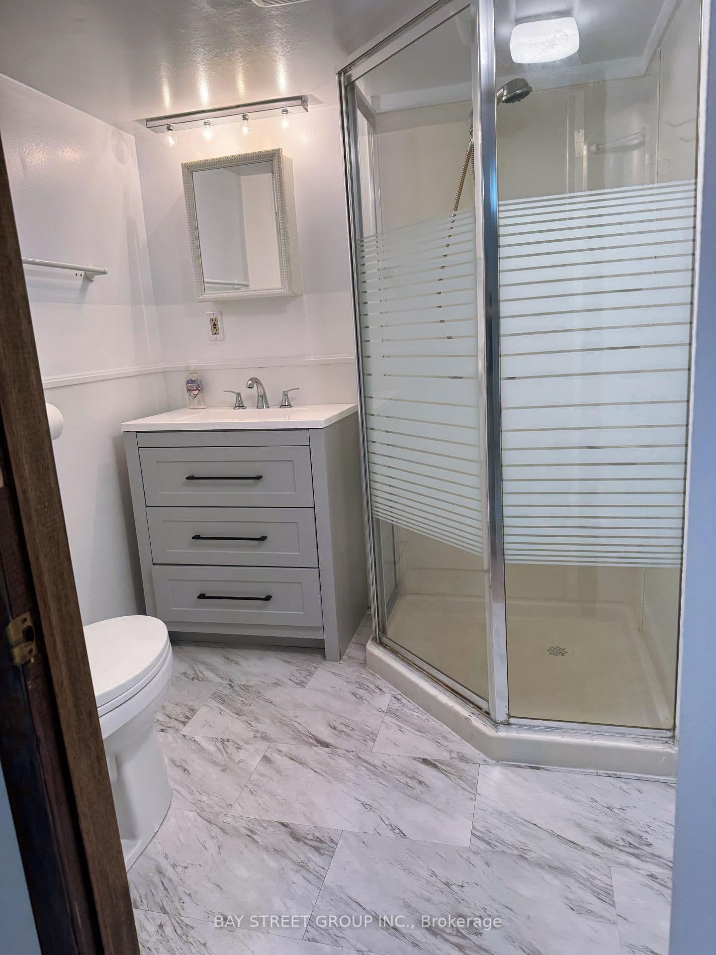 390 Roehampton Avenue, Unit Basement thumbnail 11