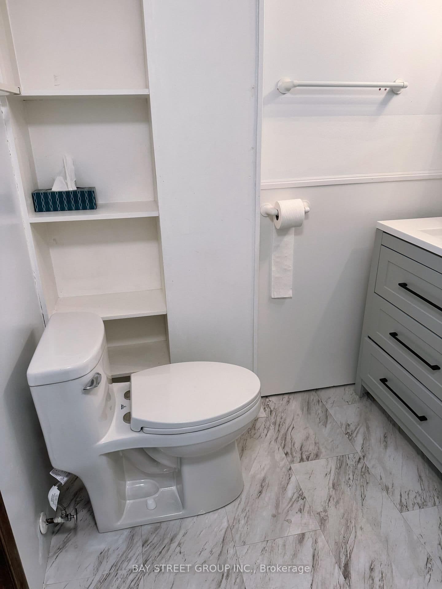 390 Roehampton Avenue, Unit Basement thumbnail 12