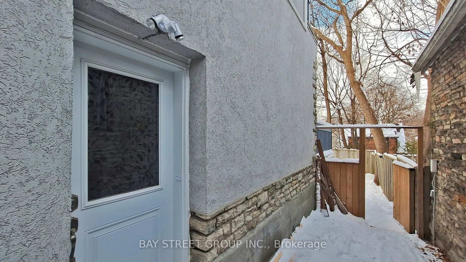 390 Roehampton Avenue, Unit Basement thumbnail 2